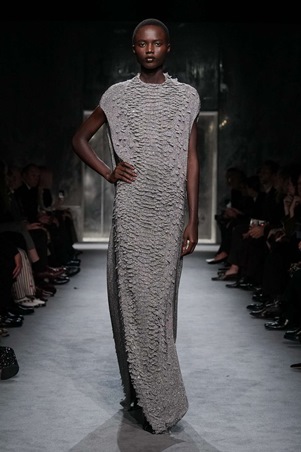 حيدر أكرمان يرسم ملامح توم فورد الجديدة: إغواء راقٍ بلمسات معمارية